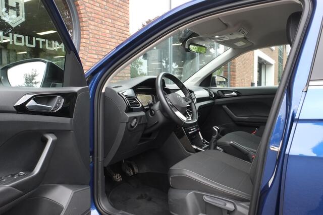 Volkswagen T-Cross 1.0 TSI Style Achteruitrijcamera, Trekhaak, Navigatie, Keyless entry