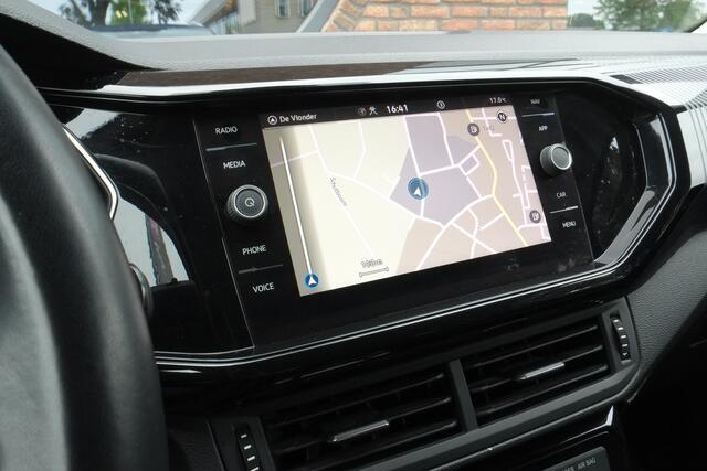 Volkswagen T-Cross 1.0 TSI Style Achteruitrijcamera, Trekhaak, Navigatie, Keyless entry