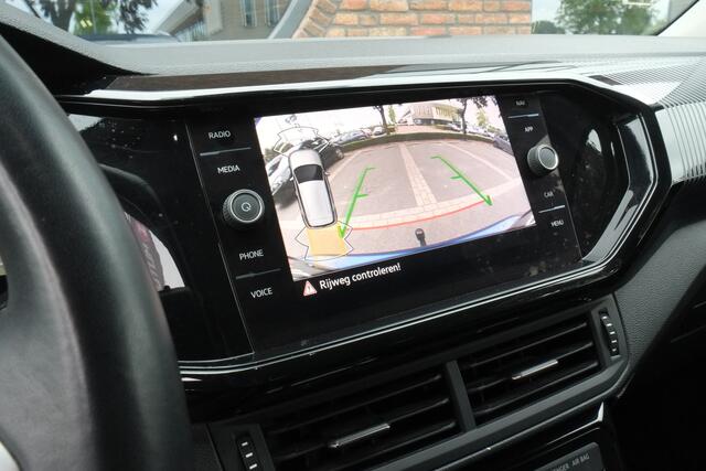 Volkswagen T-Cross 1.0 TSI Style Achteruitrijcamera, Trekhaak, Navigatie, Keyless entry
