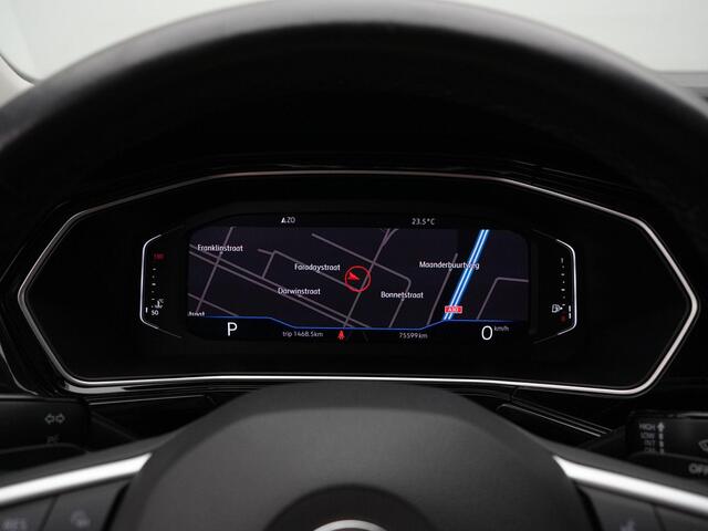 Volkswagen T-Cross 1.0 TSI 116 pk DSG R-Line | Trekhaak | Achteruitrijcamera | Navigatie | Stoelverwarming | Adaptive Cruise
