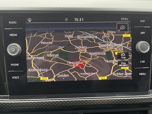 Volkswagen T-Cross 1.0 TSI Life Automaat / Afneembare Trekhaak (Trekgewicht 1.100kg) / Adaptieve Cruise Control / Apple Carplay & Android Auto / Parkeersensoren voor en achter / Navigatie full map / Dodehoek Detectie / DAB Radio / Airco /