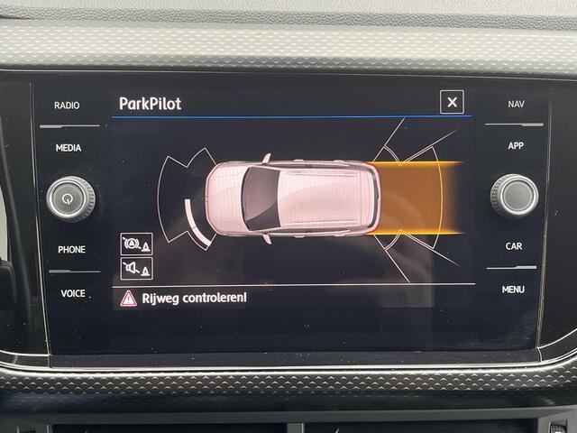 Volkswagen T-Cross 1.0 TSI Life Automaat / Afneembare Trekhaak (Trekgewicht 1.100kg) / Adaptieve Cruise Control / Apple Carplay & Android Auto / Parkeersensoren voor en achter / Navigatie full map / Dodehoek Detectie / DAB Radio / Airco /