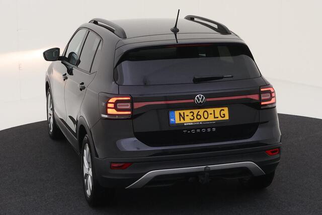 Volkswagen T-Cross 1.0 TSI Life 95 PK / Achteruitrij Camera / Climatronic / Navigatie / Trekhaak afneembaar