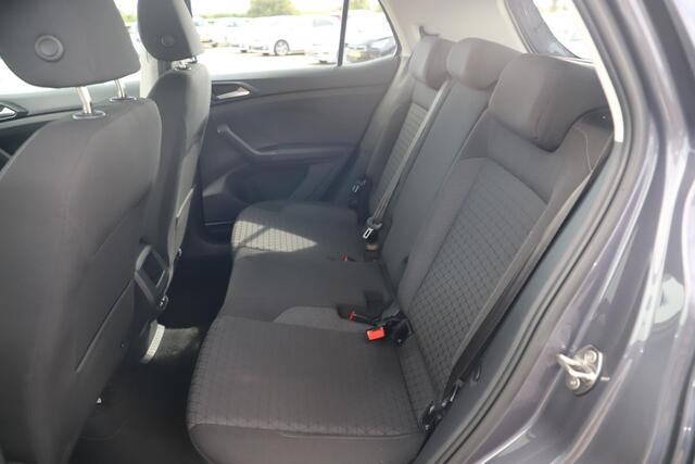 Volkswagen T-Cross 1.0 TSI Life 110PK Trekhaak Navigatie Achteruitrijcamera Carplay Android Airco All season banden!