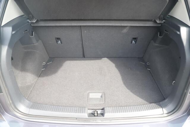 Volkswagen T-Cross 1.0 TSI Life 110PK Trekhaak Navigatie Achteruitrijcamera Carplay Android Airco All season banden!