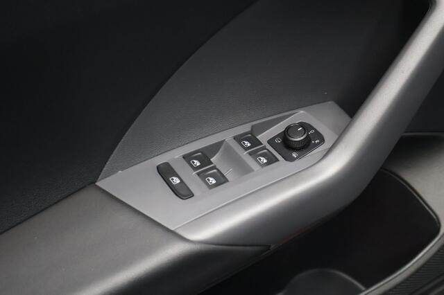 Volkswagen T-Cross 1.0 TSI Life | LED | Stoelverwarming | Navigatie | DAB | Keyless