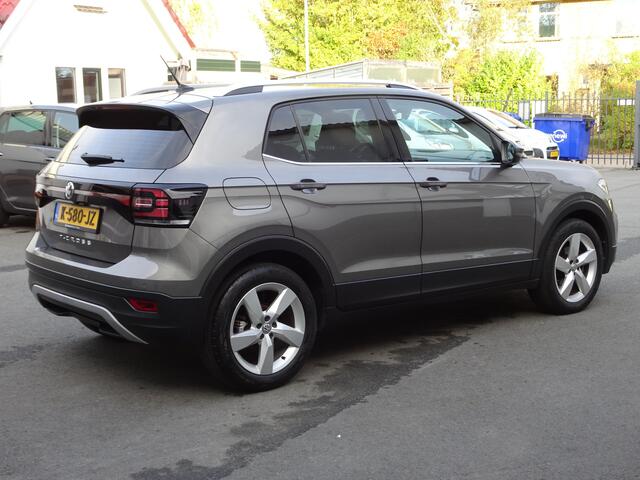 Volkswagen T-Cross 1.0 TSI Style Automatische airco, app connect, achteruitrijcamera, parkeersensoren, afneembare trekhaak, led koplampen, licht metalen velgen 17 inch, stoel verwarming, enz.