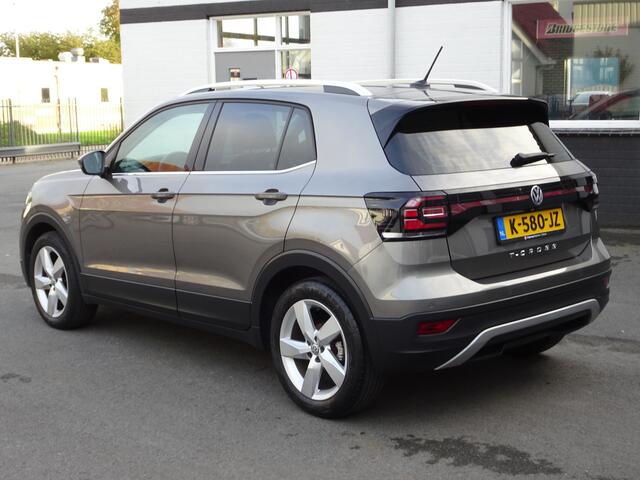 Volkswagen T-Cross 1.0 TSI Style Automatische airco, app connect, achteruitrijcamera, parkeersensoren, afneembare trekhaak, led koplampen, licht metalen velgen 17 inch, stoel verwarming, enz.
