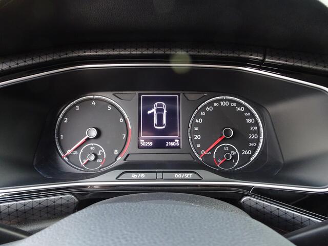 Volkswagen T-Cross 1.0 TSI Style Automatische airco, app connect, achteruitrijcamera, parkeersensoren, afneembare trekhaak, led koplampen, licht metalen velgen 17 inch, stoel verwarming, enz.
