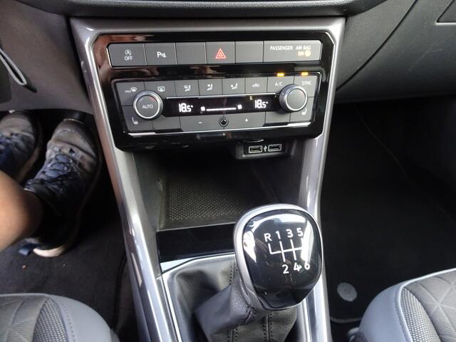 Volkswagen T-Cross 1.0 TSI Style Automatische airco, app connect, achteruitrijcamera, parkeersensoren, afneembare trekhaak, led koplampen, licht metalen velgen 17 inch, stoel verwarming, enz.