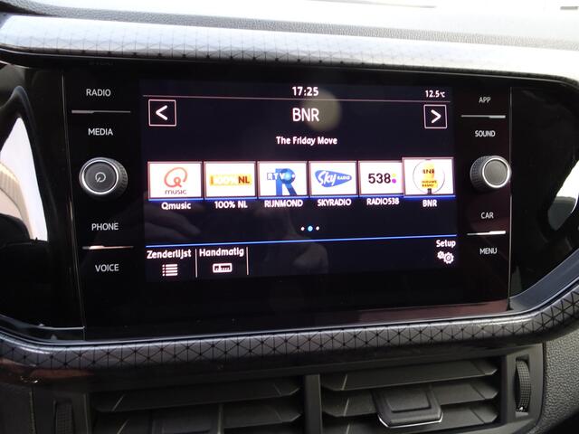 Volkswagen T-Cross 1.0 TSI Style Automatische airco, app connect, achteruitrijcamera, parkeersensoren, afneembare trekhaak, led koplampen, licht metalen velgen 17 inch, stoel verwarming, enz.
