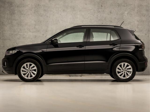 Volkswagen T-Cross 1.0 TSI Sport Automaat (APPLE CARPLAY, GROOT NAVI, GETINT GLAS, PARKEERSENSOREN, SPORTSTOELEN, LM VELGEN, ADAPTIVE CRUISE, NIEUWE APK, NIEUWSTAAT)