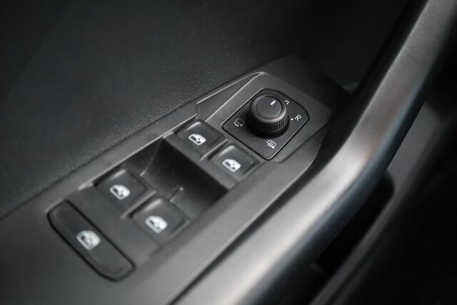 Volkswagen T-Cross 1.0 TSI Life 70KW/95PK, Life, automatische airco, PDC voor en achter, Comfort pakkket, Multimedia pakket Black Design pakket