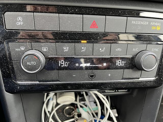 Volkswagen T-Cross 1.0 TSI Life Navigatie / App Connect / Lane- en Side assist / Climatronic / LM Velgen 16" Adaptive Cruise Control