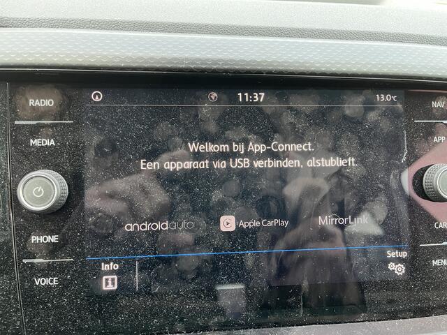 Volkswagen T-Cross 1.0 TSI Life Navigatie / App Connect / Lane- en Side assist / Climatronic / LM Velgen 16" Adaptive Cruise Control