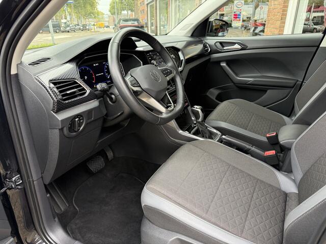Volkswagen T-Cross 1.0 TSI Style | airco | apple carplay/android auto | 17 inch lichtmetalen velgen | trekhaak meerprijs 899.00 euro
