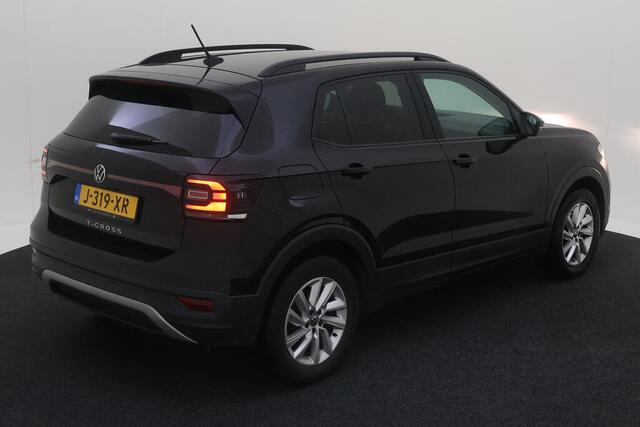 Volkswagen T-Cross 1.0 TSI Life / Navigatie / App connect / Camera / Parkeersensoren V+A / Lichtmetaal 16 inch /