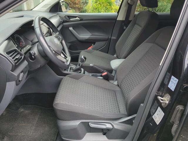 Volkswagen T-Cross 1.0 TSI Life / Navigatie / App connect / Camera / Parkeersensoren V+A / Lichtmetaal 16 inch /