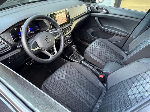 Volkswagen T-Cross 1.5 TSI 150pk DSG R-Line | Camera | Trekhaak | Navi | IQ light | Rijklaar incl. garantie