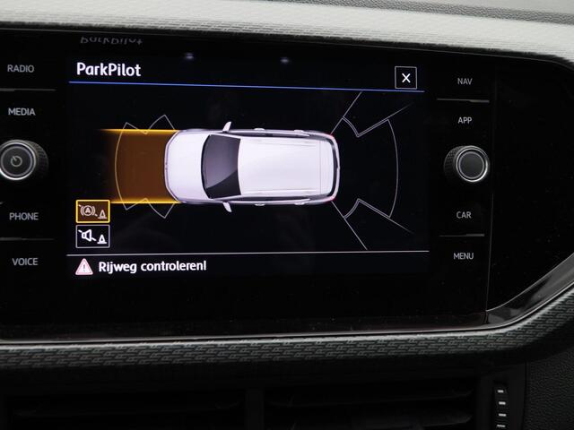 Volkswagen T-Cross 1.0 TSi 115 Pk Style R-Line | Adaptive Cruise | Stoelverwarming | CarPlay | Navigatie | Parkeersensoren | 18 Inch | 12.080 Km!!