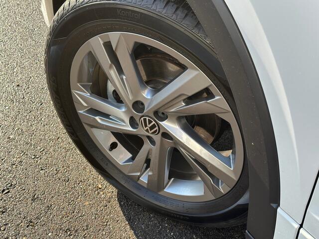 Volkswagen T-Cross 1.0 TSI DSG R-Line | Camera | Trekhaak | Led gril | 4-season | Carplay | Rijklaar incl. garantie