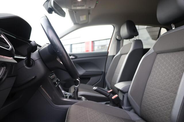 Volkswagen T-Cross 1.0 TSI Style 85KW/115PK, Dodehoek detectie, navigatie, 17 Sebring wielen met vierseizoenenbanden, parkeercamera, spiegelpakket, acc, parkeersensoren voor en achter, Carplay, lane assist, etc