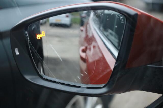 Volkswagen T-Cross 1.0 TSI Style 85KW/115PK, Dodehoek detectie, navigatie, 17 Sebring wielen met vierseizoenenbanden, parkeercamera, spiegelpakket, acc, parkeersensoren voor en achter, Carplay, lane assist, etc