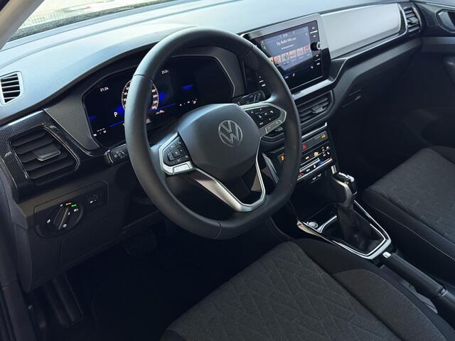 Volkswagen T-Cross ? NIEUWE AUTO?TSI 17''LMV DODE HOEK TREKHAAK CAMERA VIR.COCKPIT STOELVERW. ADAP.CRUISE LMV CARPLAY 2025 "Volkswagen rijden begint bij Topautos.nl - 75 topmodellen direct op voorraad!"