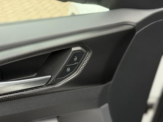 Volkswagen T-Cross 1.0 TSI Life Business | PDC V+A | Clima | ACC | Navi | LM Velgen | Apple Carplay/Android Auto | RIJKLAARRPRIJS INCL 12 MAANDEN GARANTIE EN BEURT