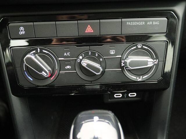 Volkswagen T-Cross 1.0 TSI Life | Adaptive cruise control | Achteruitrijcamera | Apple Carplay/Android Auto | Verwarmbare buitenspiegels | Lichtmetalen velgen |