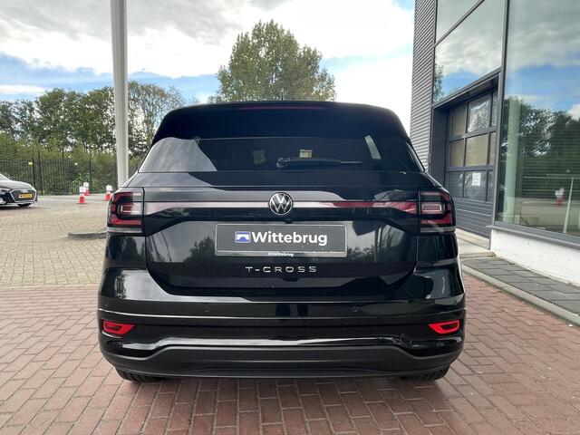 Volkswagen T-Cross 1.5 TSI 150pk DSG R-Line / Virtual cockpit / 18 Inch / stoelverwarming / Led verlichting / Camera / Adaptive Cruise