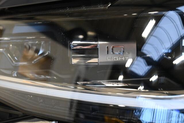 Volkswagen T-Cross 1.0 TSI 115pk R-Line | IQ. Light | Keyless | Camera | Trekhaak | 100% (Dealer) onderhouden label