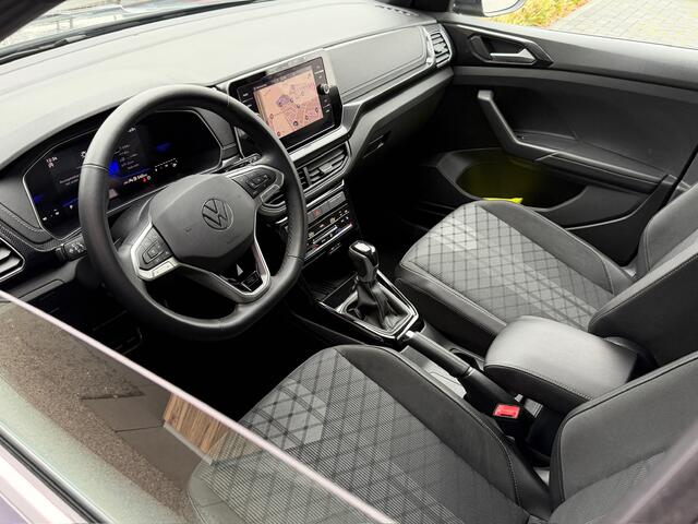 Volkswagen T-Cross 1.5 TSI 150pk DSG R-Line | Camera | Trekhaak | Navi | IQ light | Rijklaar incl. garantie