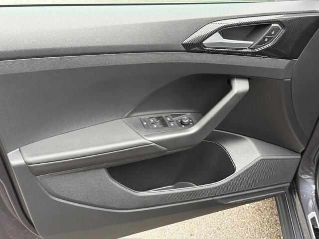 Volkswagen T-Cross 1.5 TSI 150pk DSG R-Line | Camera | Trekhaak | Navi | IQ light | Rijklaar incl. garantie