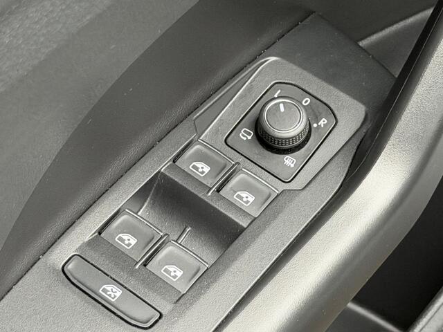 Volkswagen T-Cross 1.5 TSI 150pk DSG R-Line | Camera | Trekhaak | Navi | IQ light | Rijklaar incl. garantie