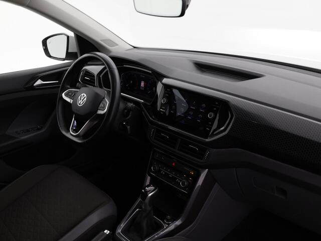 Volkswagen T-Cross 1.0 TSI 110PK DSG R-Line · Camera · Apple/Android Car Play · P-Sensoren · Stoelverwarming · 18'' velgen ·