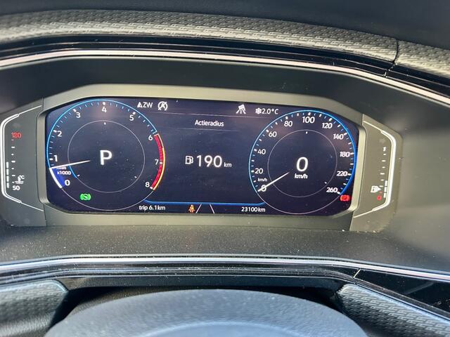 Volkswagen T-Cross 1.5 TSI STYLE BNS R-LINE van binnen en buiten