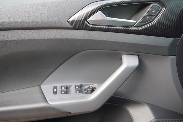 Volkswagen T-Cross 1.0 TSI Life, Stoelverwarming, Blind-Spot, 17" LM