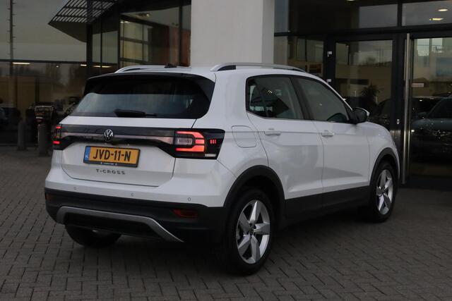 Volkswagen T-Cross 1.0 TSI Style digital cockpit pro, achteruitrijcamera, navigatie, stoelverwarming, 4 seizoenen banden, pdc voor en achter, travel assist, ACC, draadlloos carplay, spiegel pakket, dimmende binnenspiegel