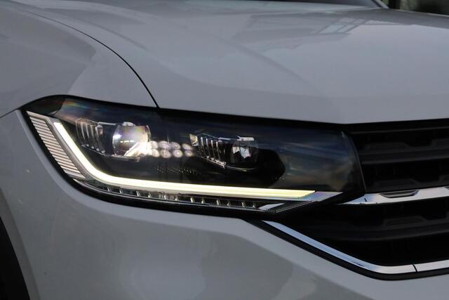 Volkswagen T-Cross 1.0 TSI Style digital cockpit pro, achteruitrijcamera, navigatie, stoelverwarming, 4 seizoenen banden, pdc voor en achter, travel assist, ACC, draadlloos carplay, spiegel pakket, dimmende binnenspiegel