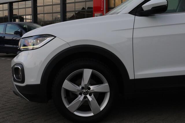Volkswagen T-Cross 1.0 TSI Style digital cockpit pro, achteruitrijcamera, navigatie, stoelverwarming, 4 seizoenen banden, pdc voor en achter, travel assist, ACC, draadlloos carplay, spiegel pakket, dimmende binnenspiegel