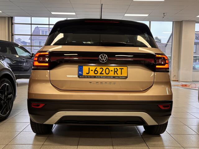 Volkswagen T-Cross 1.0 TSI NAVI - ADAPTIVE CRUISE - CARPLAY -Dode hoek