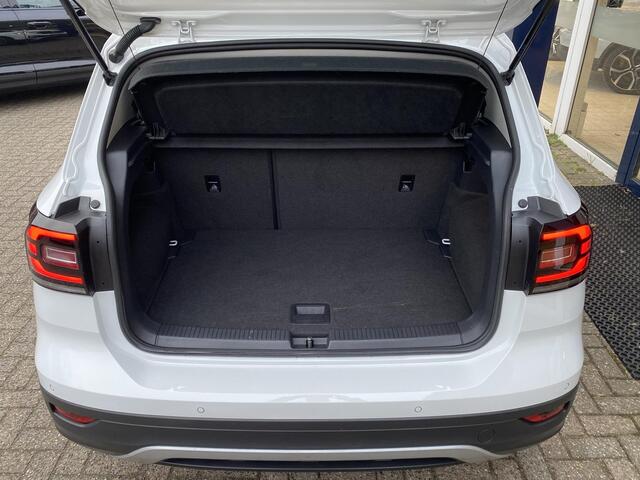 Volkswagen T-Cross 1.0 TSI Style / Automaat / NL-Auto / 1e-Eigenaar / Adaptieve Cruise-Control / Climate-Control / Apple-Carplay & Android-Auto / Draadloze-Telefoonlader / LED / Keyless / Dodehoek-Detectie / DAB Radio-Bluetooth / Navi / PDC V+A met Camera / 18'' LMV / ENZ.