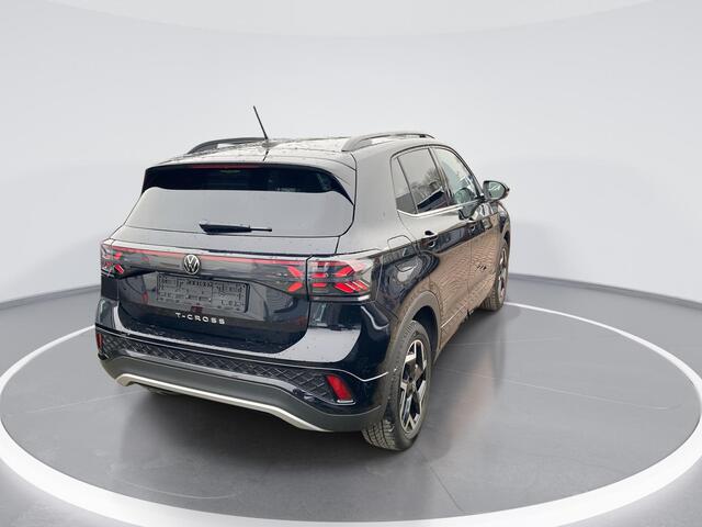 Volkswagen T-Cross 1.5 TSI 150pk DSG R-Line Edition · Navigatie · Camera + parkeersensoren · Apple/Android Car play · Trekhaak afneembaar · Stoelverwarming · Garantie tot April 2027