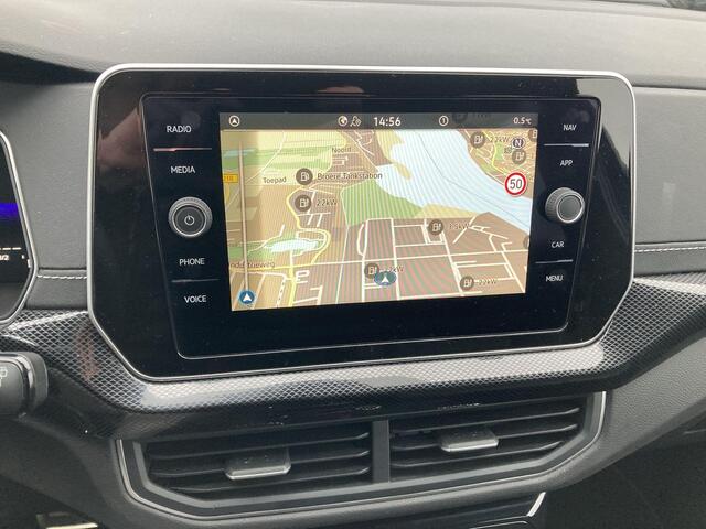 Volkswagen T-Cross 1.5 TSI 150pk DSG R-Line Edition · Navigatie · Camera + parkeersensoren · Apple/Android Car play · Trekhaak afneembaar · Stoelverwarming · Garantie tot April 2027