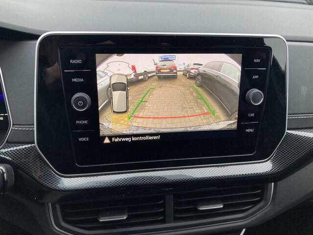 Volkswagen T-Cross 1.5 TSI 150pk DSG R-Line Edition · Navigatie · Camera + parkeersensoren · Apple/Android Car play · Trekhaak afneembaar · Stoelverwarming · Garantie tot April 2027