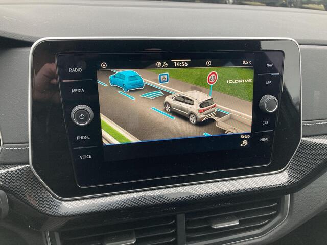 Volkswagen T-Cross 1.5 TSI 150pk DSG R-Line Edition · Navigatie · Camera + parkeersensoren · Apple/Android Car play · Trekhaak afneembaar · Stoelverwarming · Garantie tot April 2027