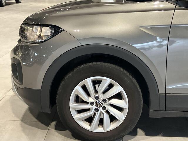 Volkswagen T-Cross 1.0 TSI 110pk DSG Life · Camera · Stoelverwarming · Apple/Android Car Play · Trekhaak · Dodehoeksensor · Clima · Navigatie ·
