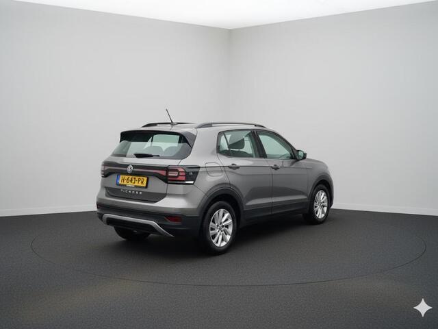 Volkswagen T-Cross 1.0 TSI Life | Navigatie | Parkeersensoren | Adaptieve cruise control | Trekhaak |