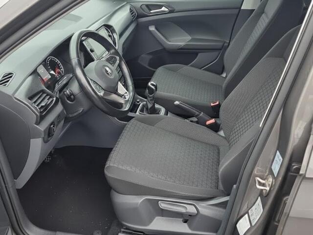 Volkswagen T-Cross 1.0 TSI Life | Navigatie | Parkeersensoren | Adaptieve cruise control | Trekhaak |